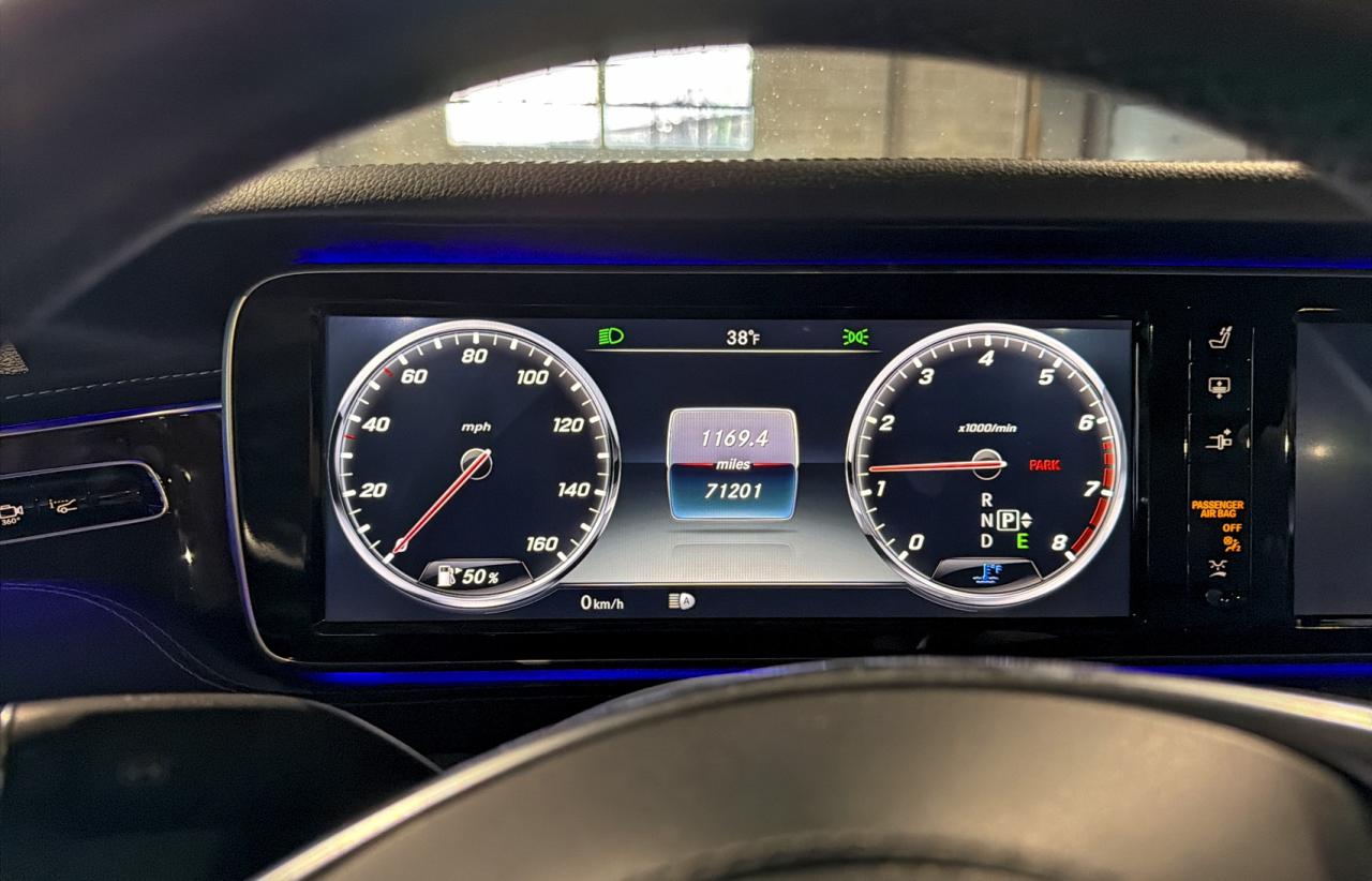 Mercedes-Benz S-Class 550 Image 9