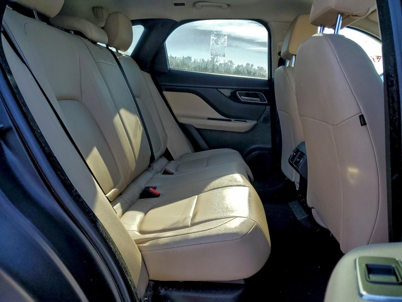 Jaguar F-PACE Premium Image 8