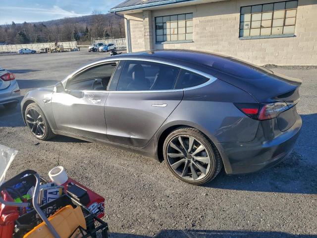 Tesla Model 3 Image 8