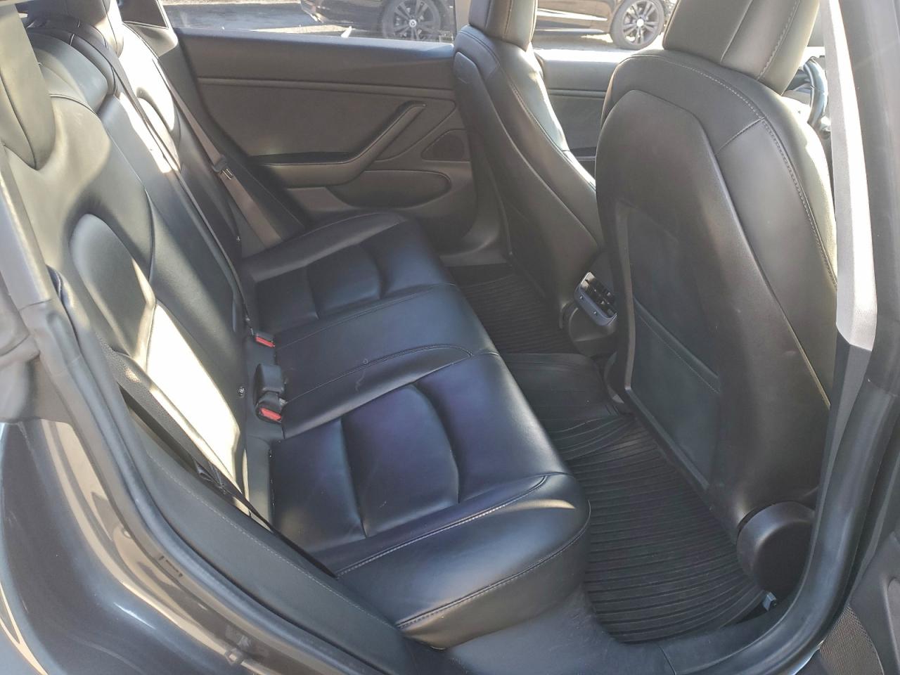 Tesla Model 3 Image 9