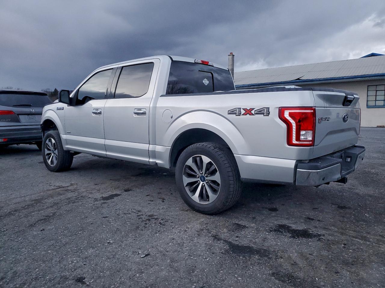 Ford F-150 Supercrew Image 3