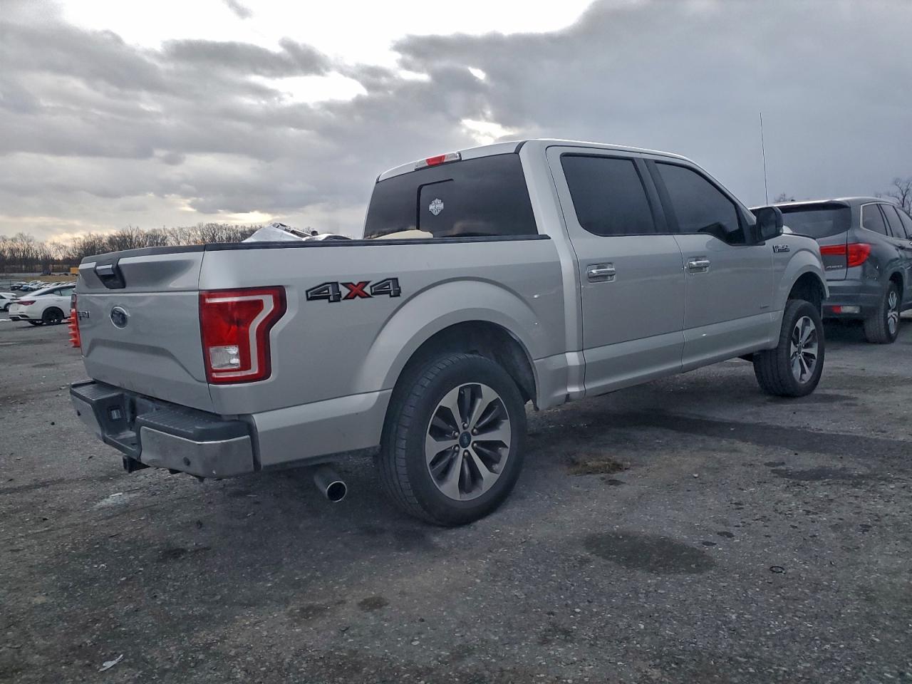 Ford F-150 Supercrew Image 9