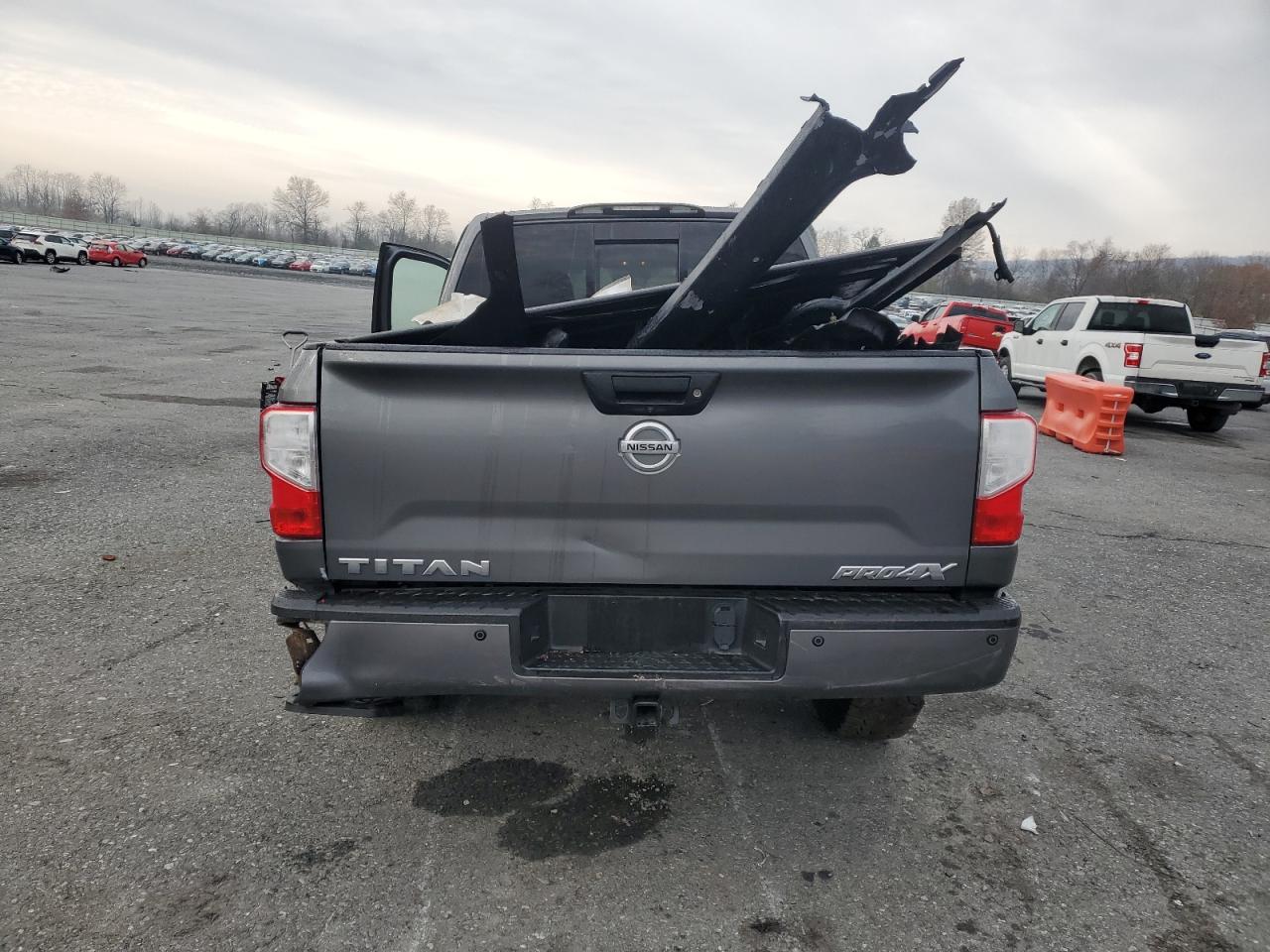 Nissan Titan Sv Image 7