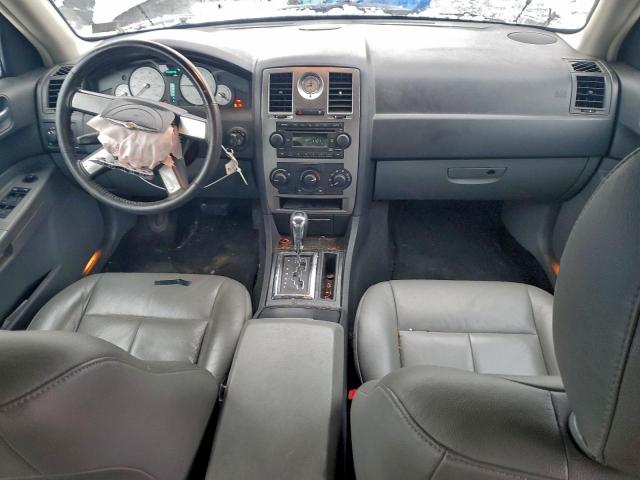 Chrysler 300 Touring Image 6