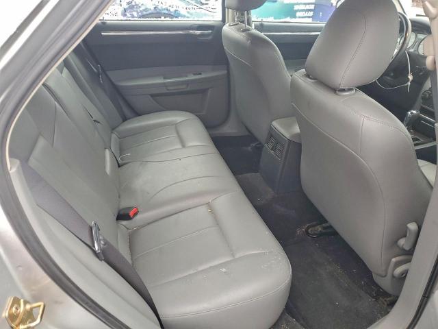 Chrysler 300 Touring Image 8