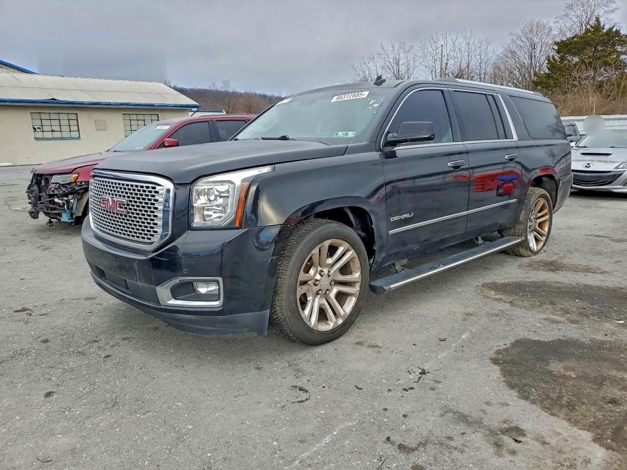 GMC Yukon Denali Image 1