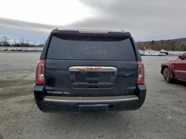 GMC Yukon Denali Image 4