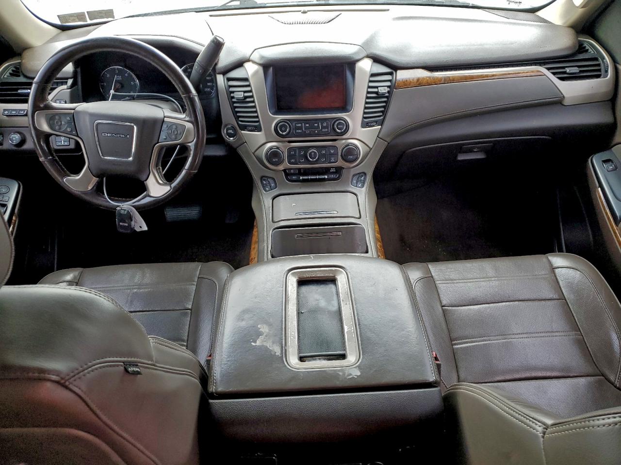 GMC Yukon Denali Image 7