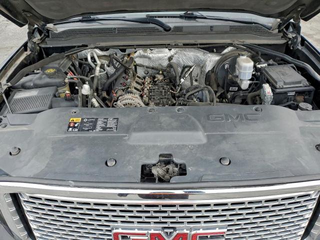 GMC Yukon Denali Image 13