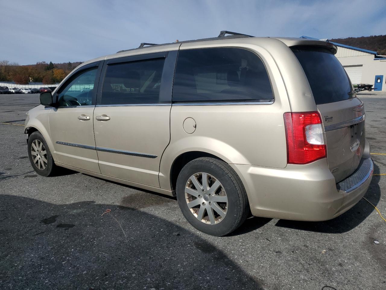 Chrysler Minivan Touring Image 4