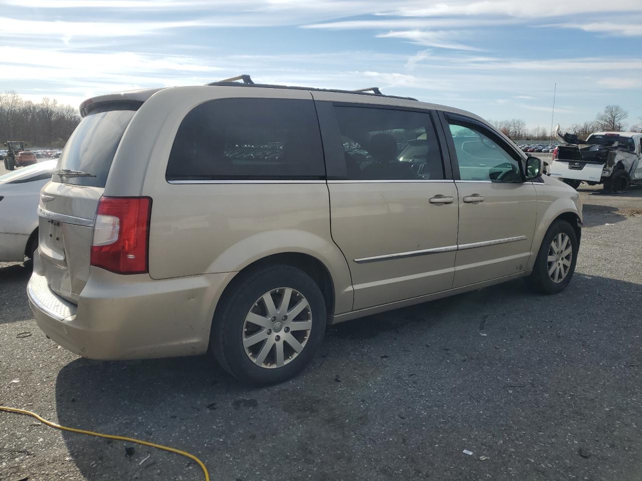 Chrysler Minivan Touring Image 2