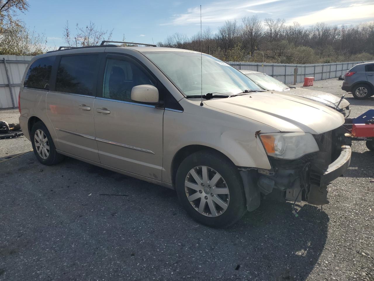 Chrysler Minivan Touring Image 3