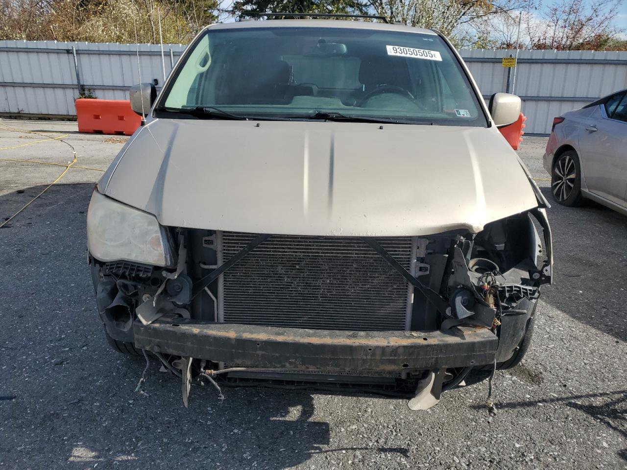 Chrysler Minivan Touring Image 12