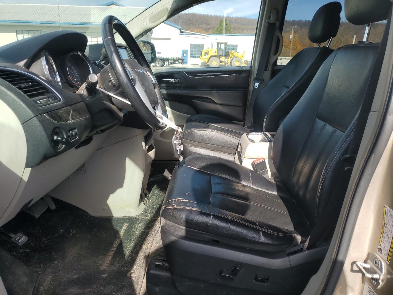 Chrysler Minivan Touring Image 7