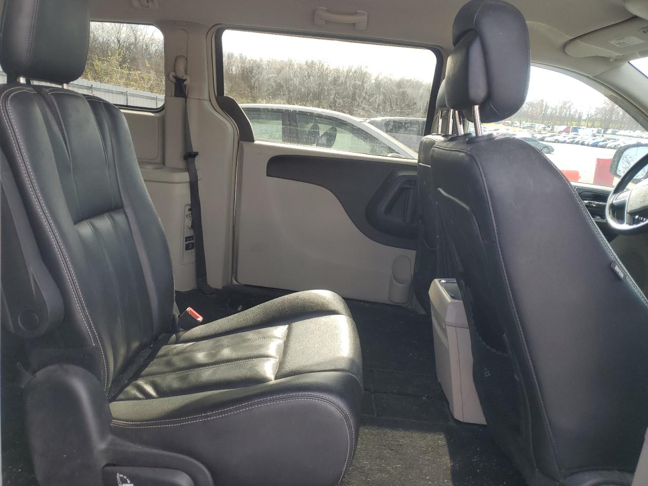 Chrysler Minivan Touring Image 11