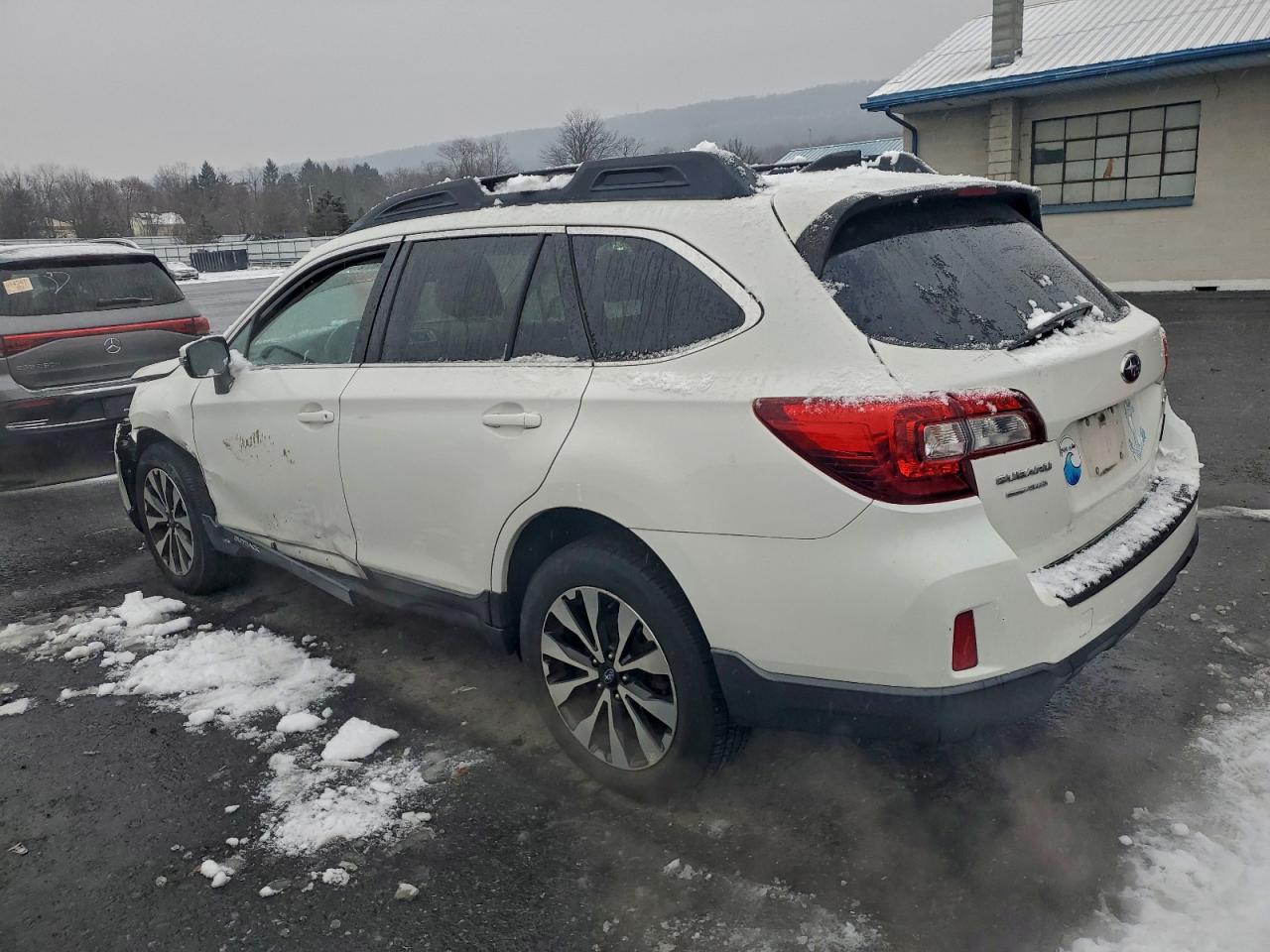 Subaru Outback 2.5i Limited Image 2