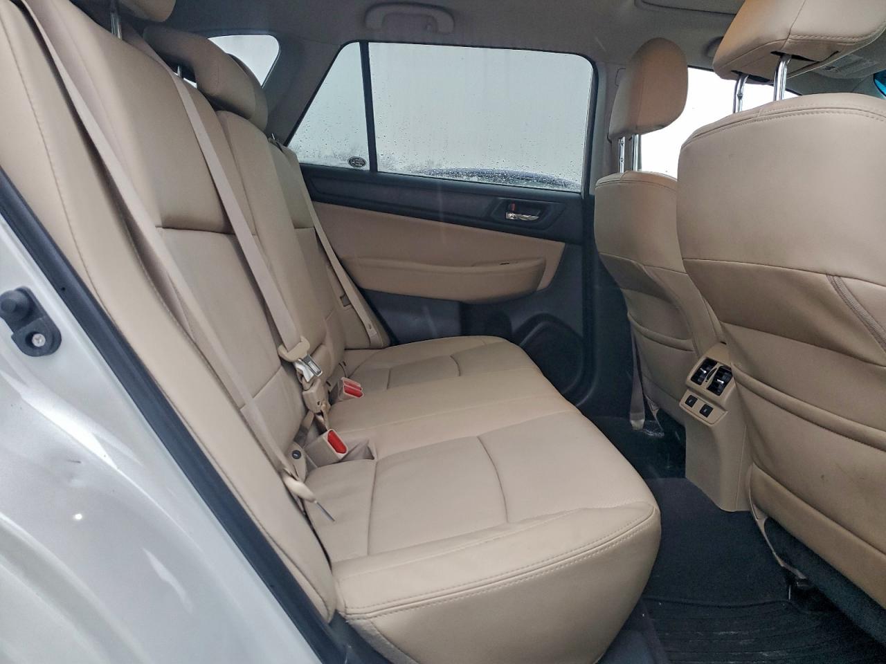 Subaru Outback 2.5i Limited Image 11