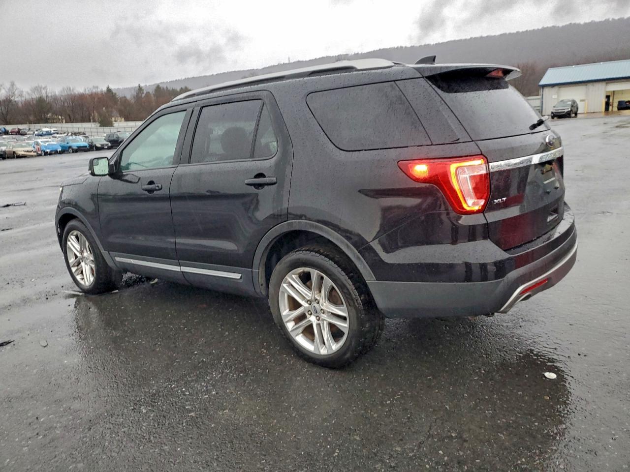 Ford Explorer Xlt Image 3