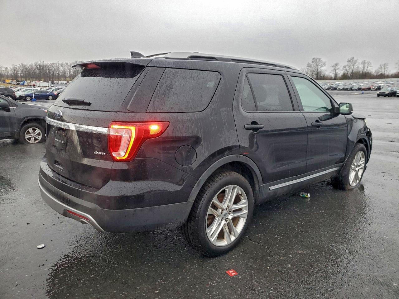 Ford Explorer Xlt Image 2