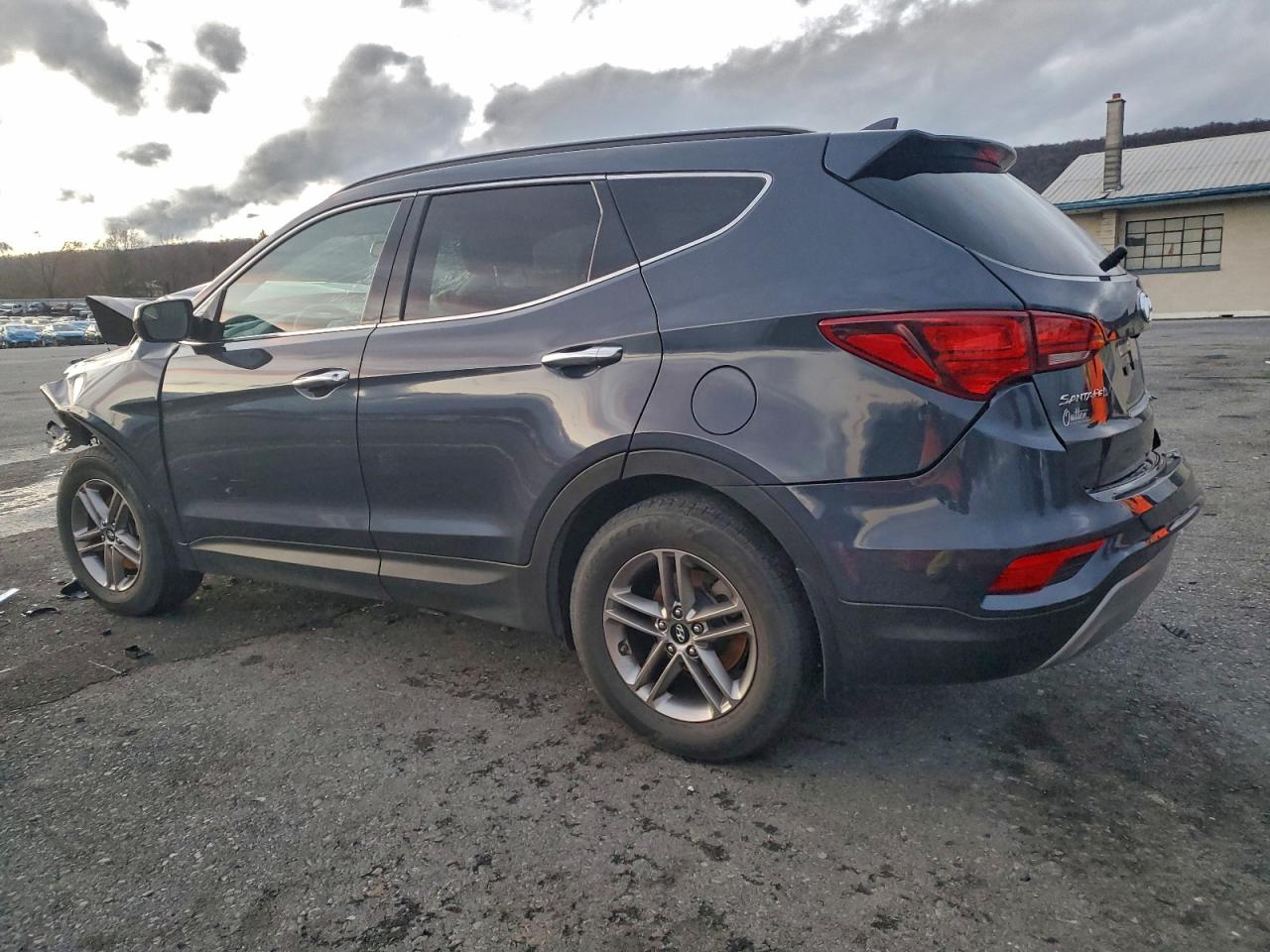Hyundai SANTA FE Image 2