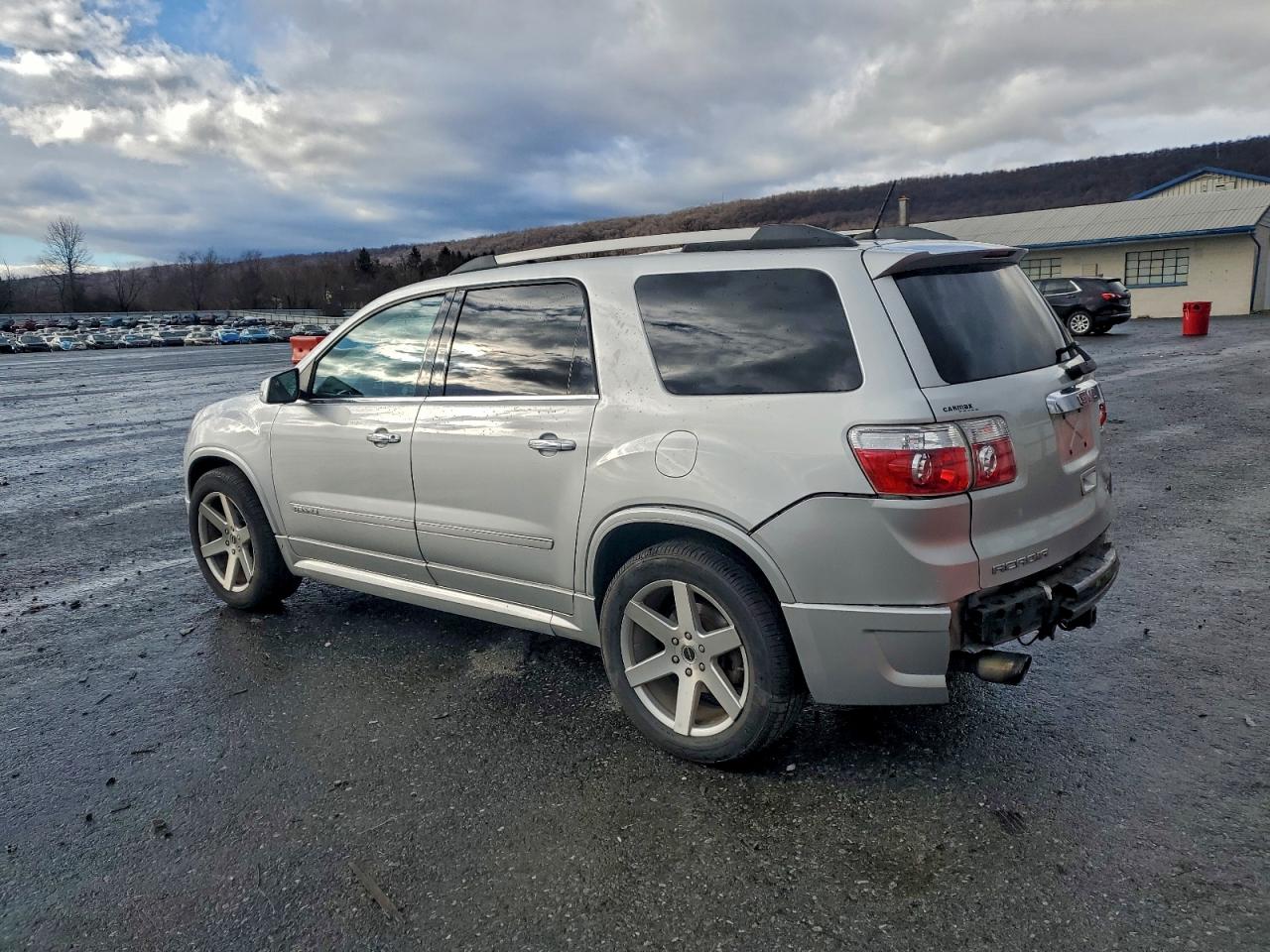 GMC Acadia Denali Image 3