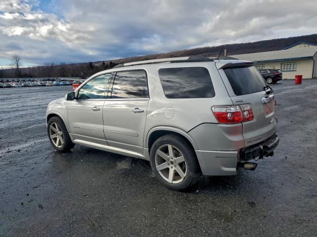 GMC Acadia Denali Image 3