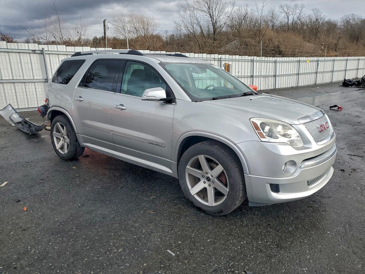 GMC Acadia Denali Image 2