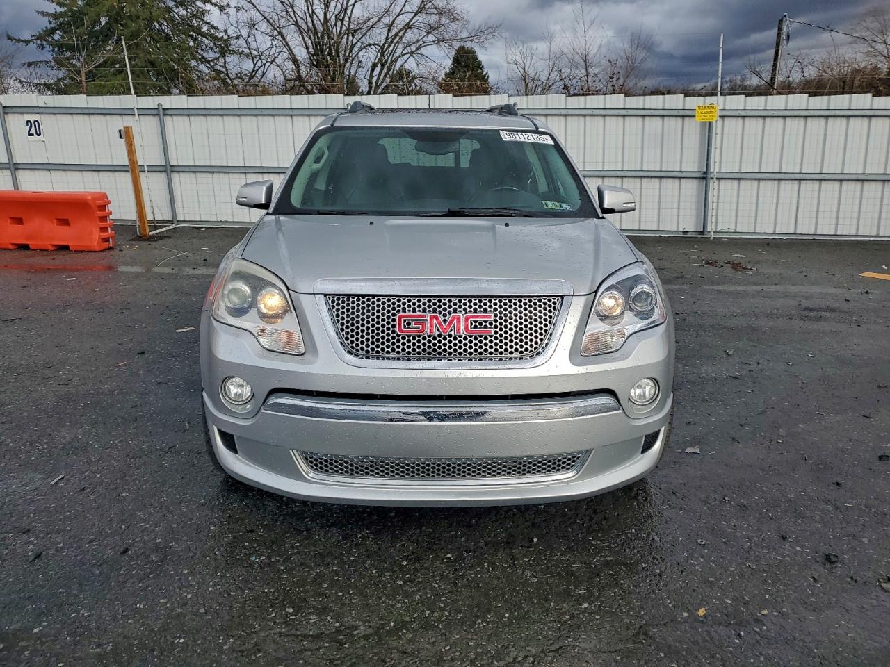 GMC Acadia Denali Image 13