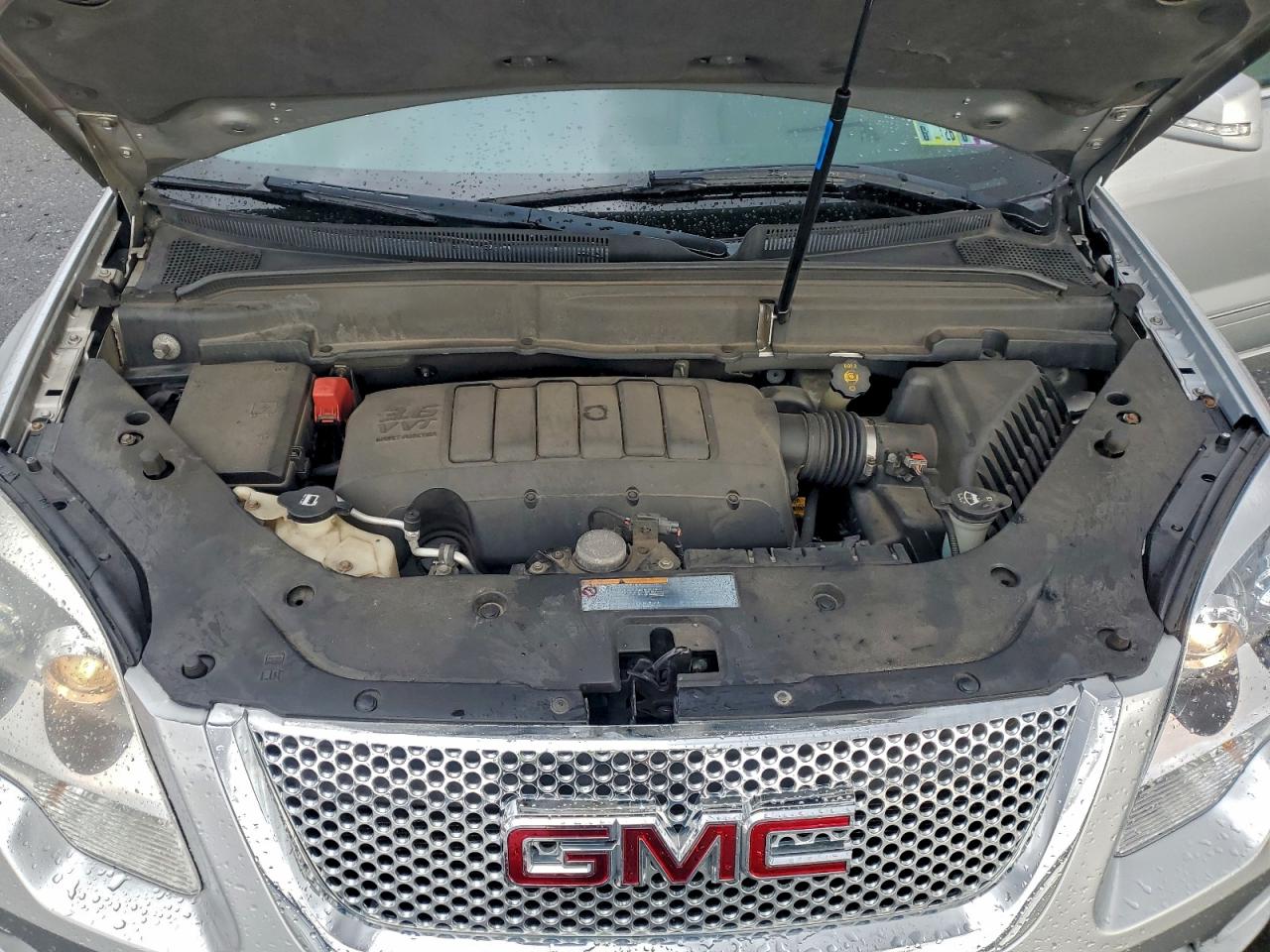 GMC Acadia Denali Image 7