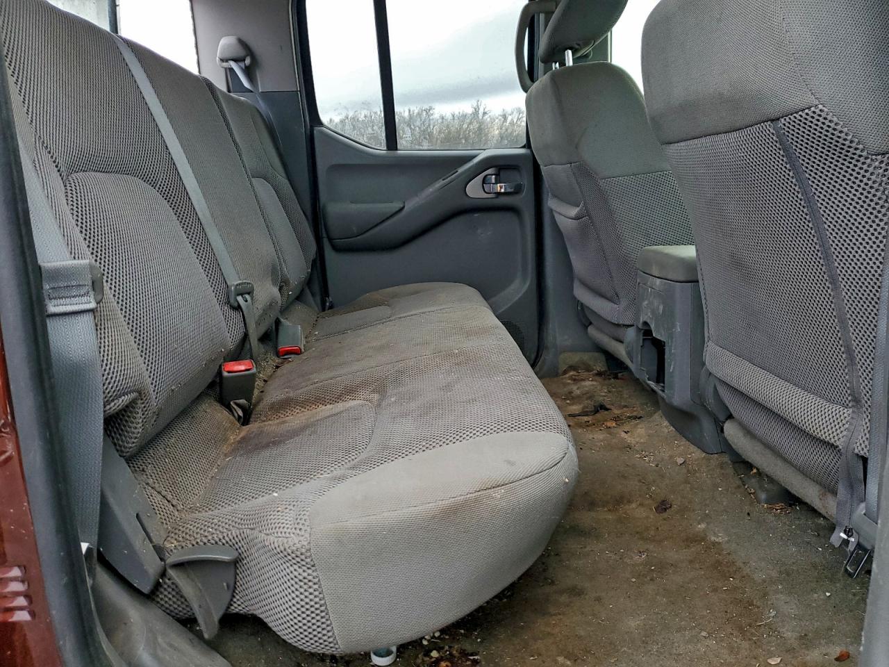 Nissan Frontier S Image 10