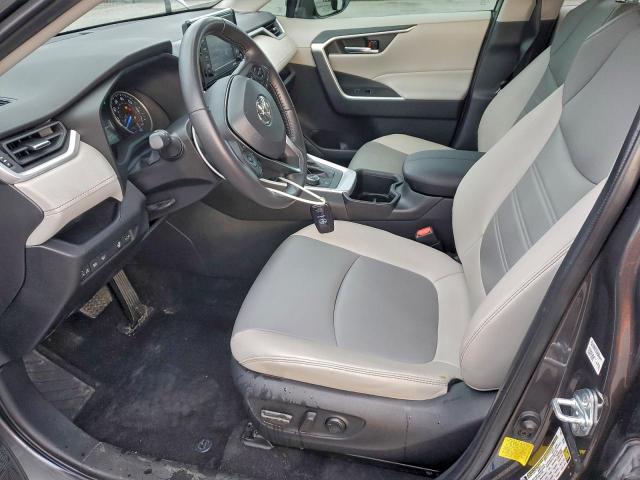 Toyota RAV4 Xle Premium Image 13