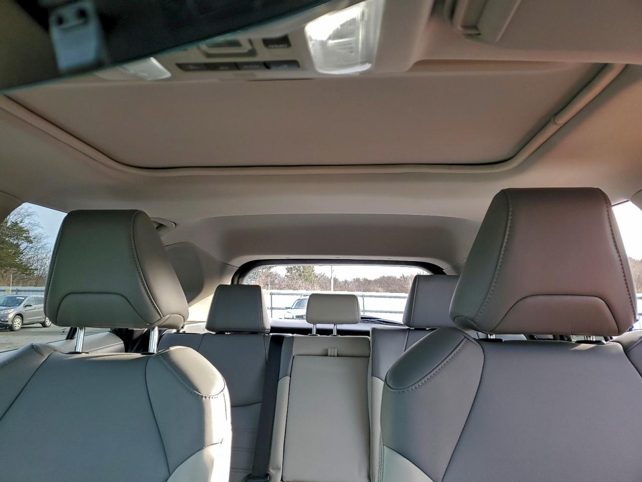 Toyota RAV4 Xle Premium Image 3