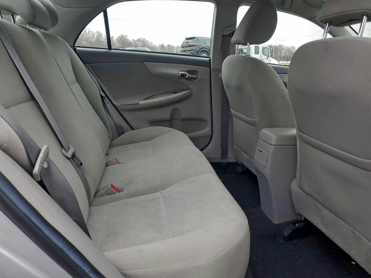 Toyota Corolla Base Image 4