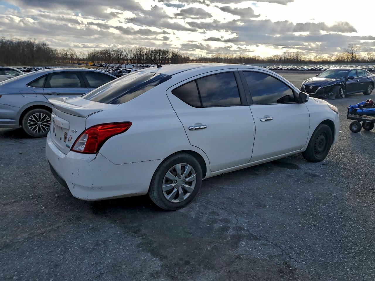Nissan Versa S Image 2