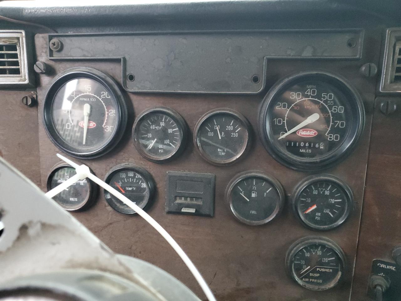 Peterbilt 379 Image 7