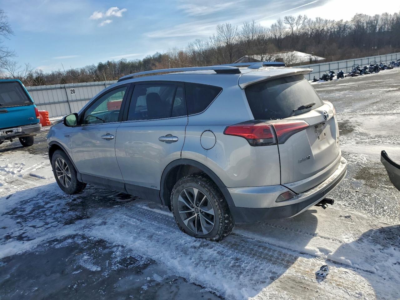 Toyota RAV4 Xle Image 3