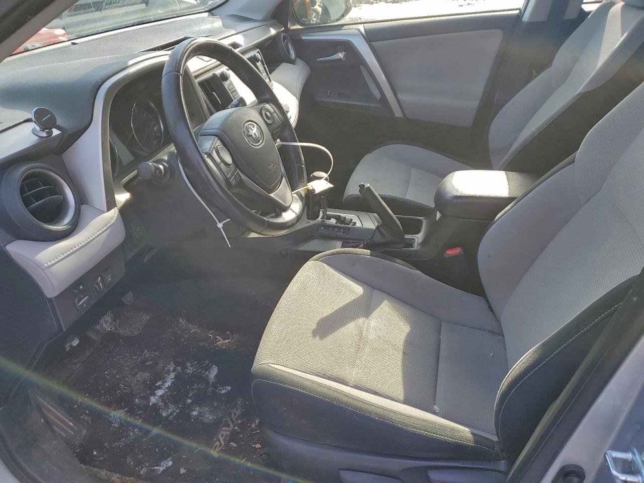 Toyota RAV4 Xle Image 4