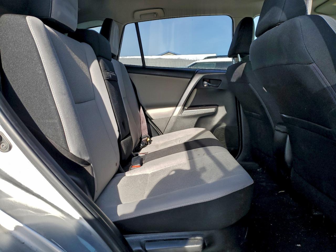 Toyota RAV4 Xle Image 12