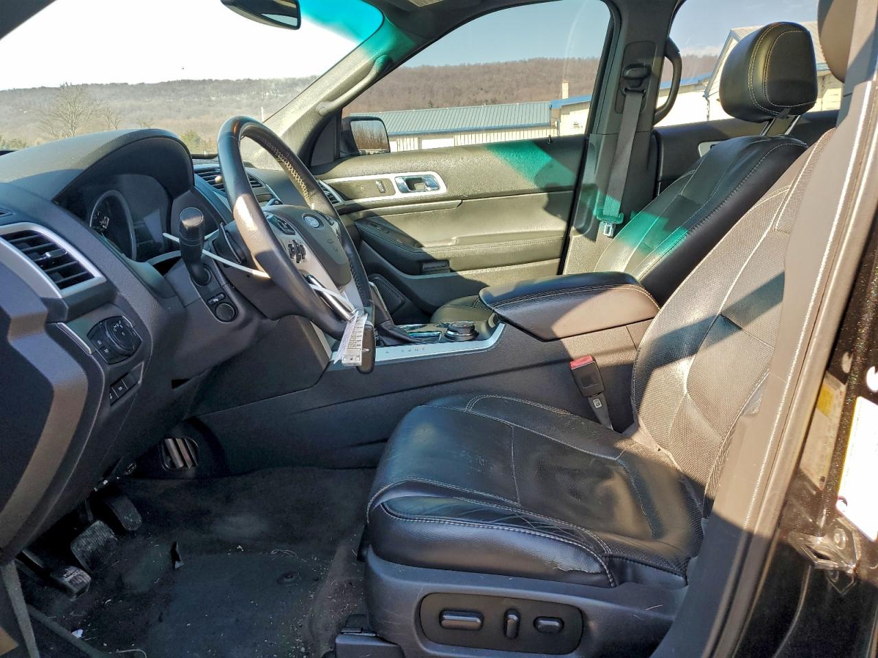 Ford Explorer Sport Image 4