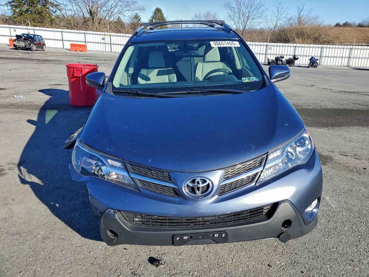 Toyota RAV4 Limited Image 3