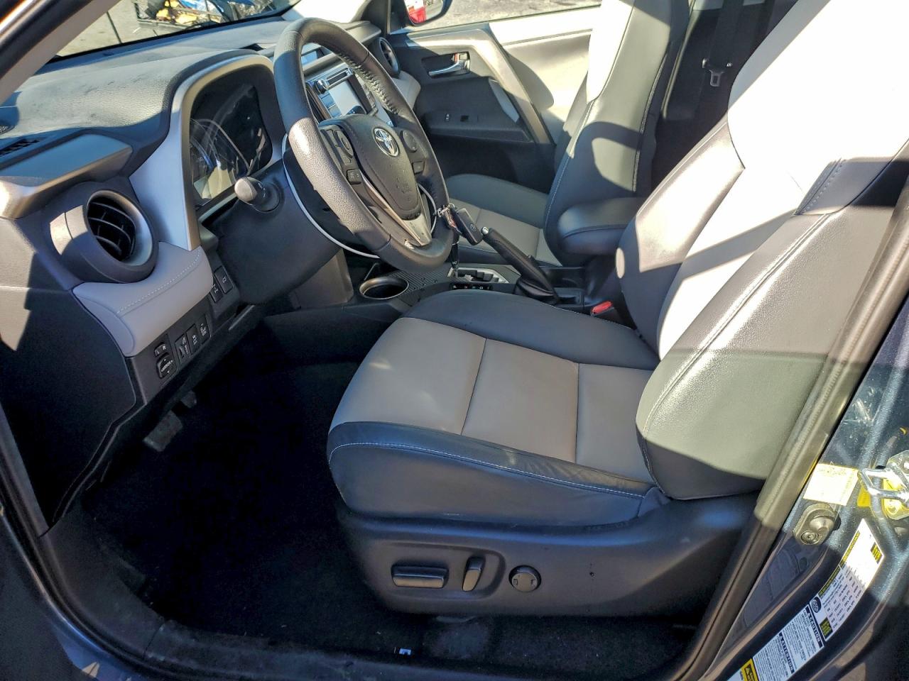 Toyota RAV4 Limited Image 6