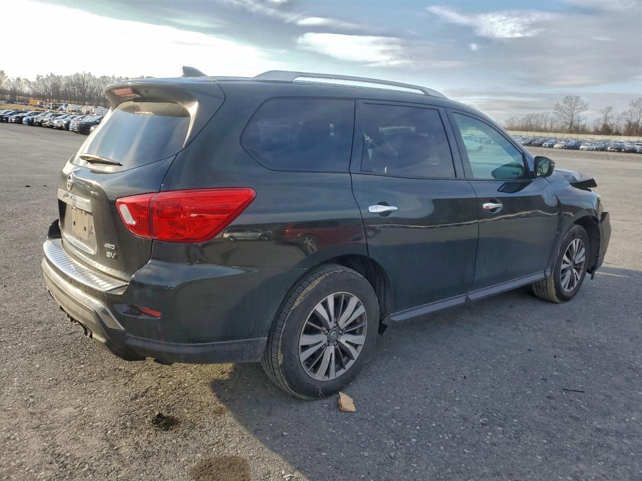 Nissan Pathfinder S Image 5