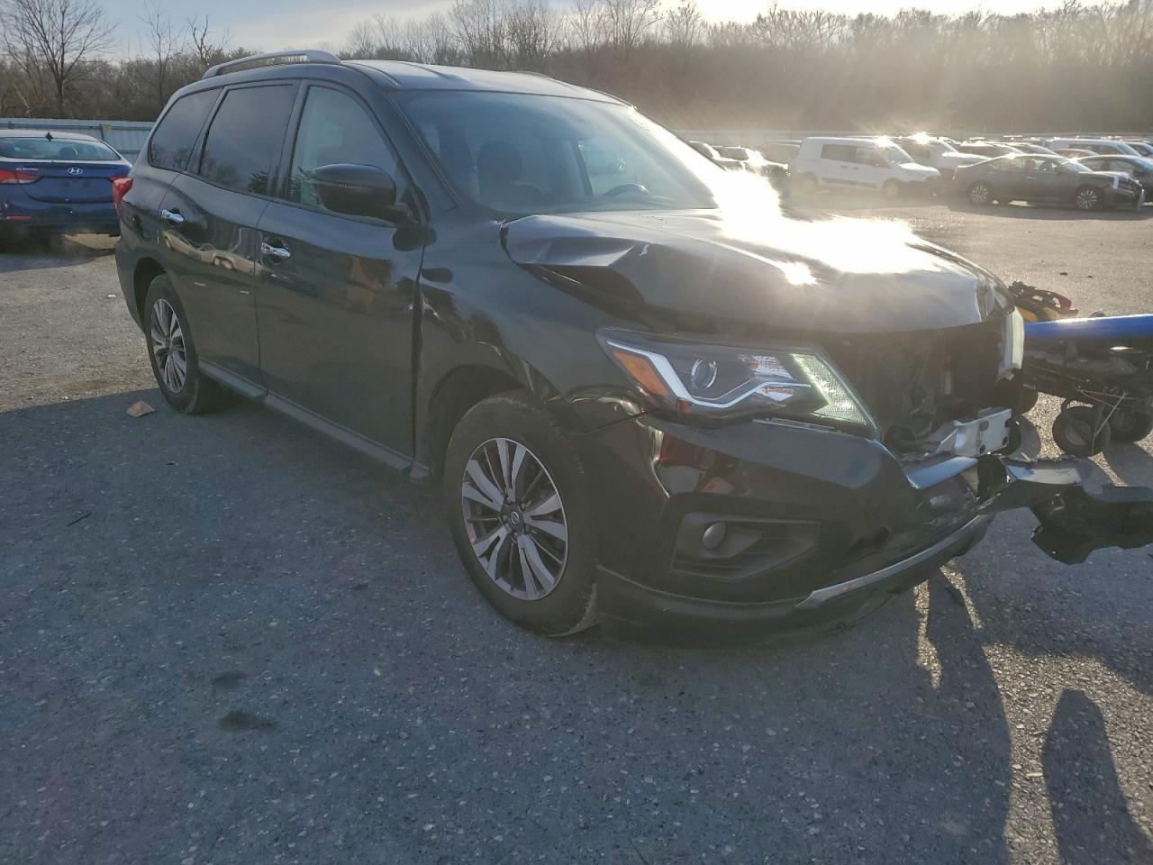 Nissan Pathfinder S Image 2