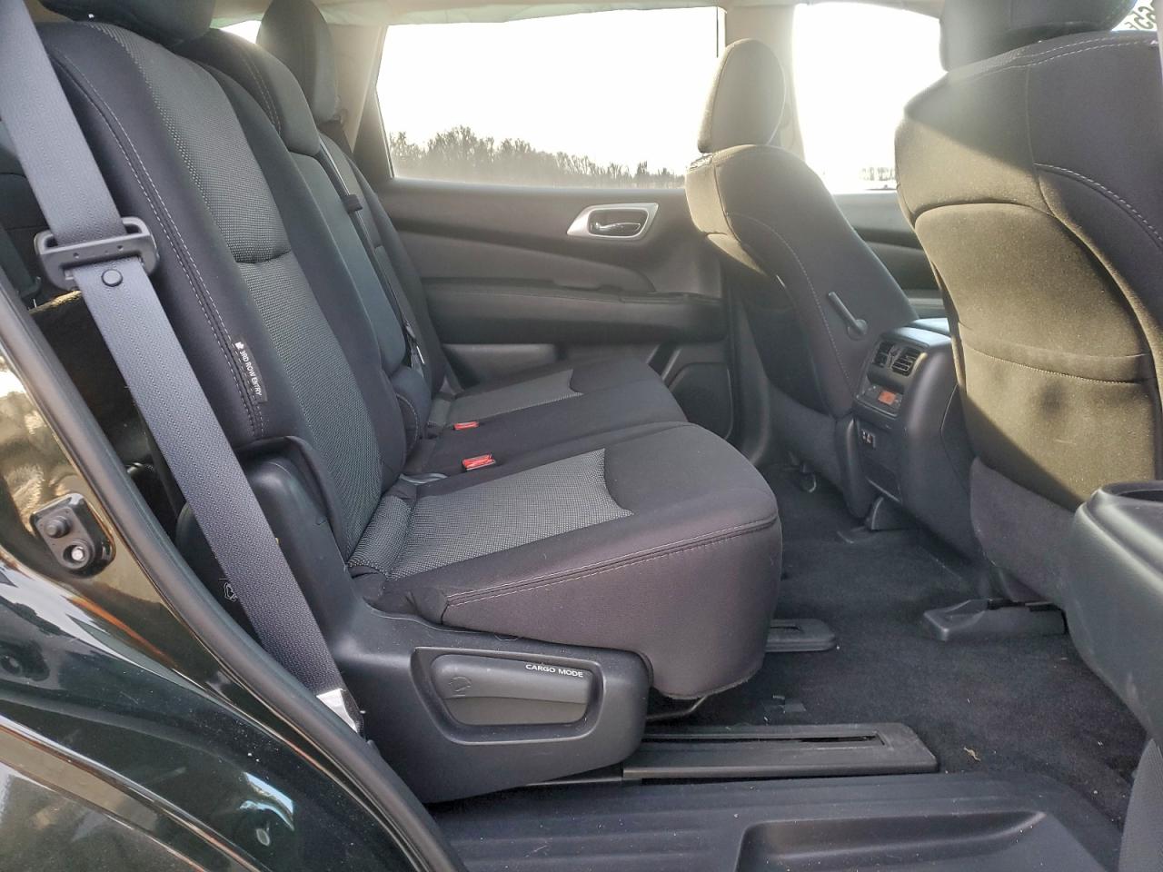 Nissan Pathfinder S Image 12