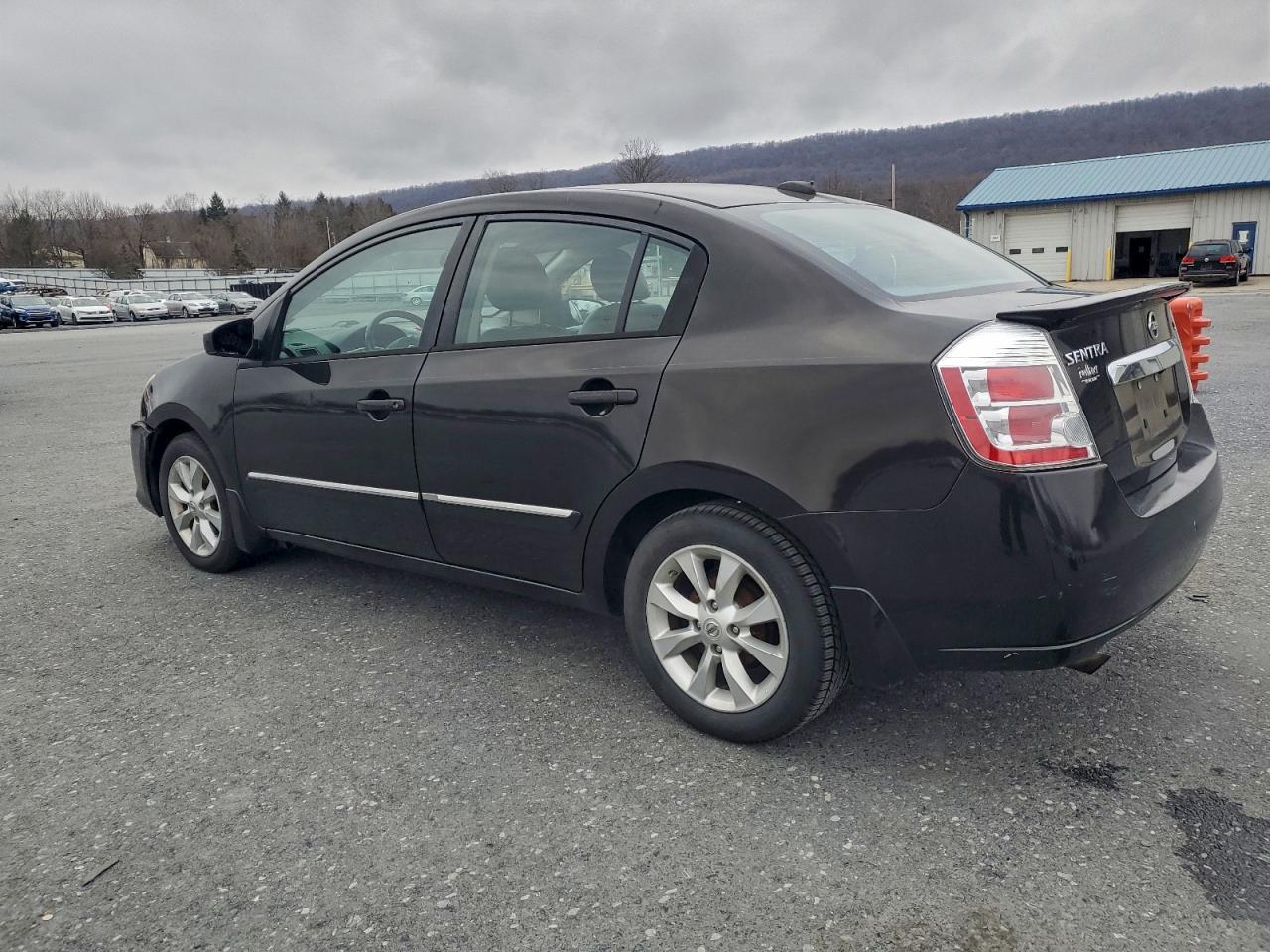 Nissan Sentra 2.0 Image 2