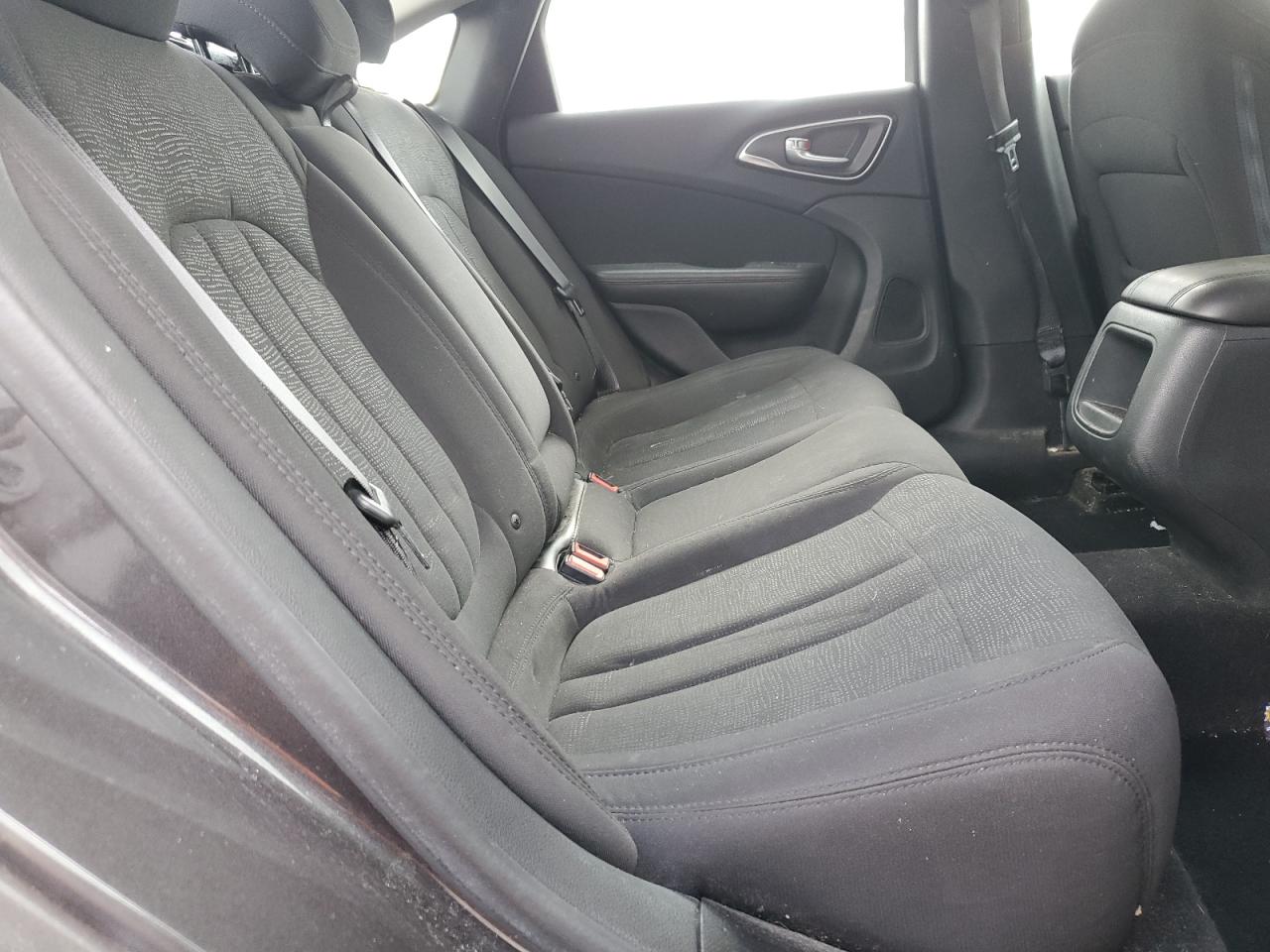 Chrysler 200 Lx Image 8