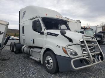  Salvage Freightliner Cascadia 1