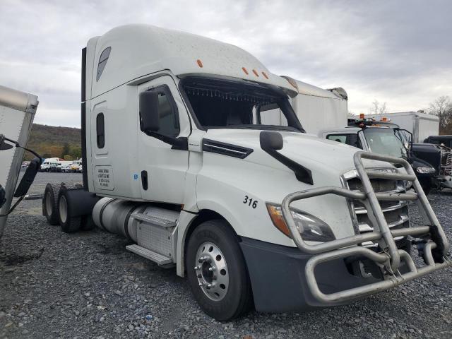  Salvage Freightliner Cascadia 1
