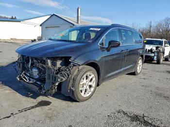 Salvage Chrysler Pacifica