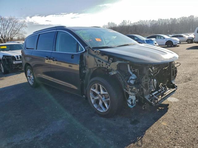 Chrysler Pacifica Touring Image 8